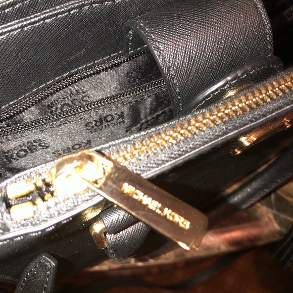 Authentic Black Saffiano Michael Kors Bag - Picture 3 of 4